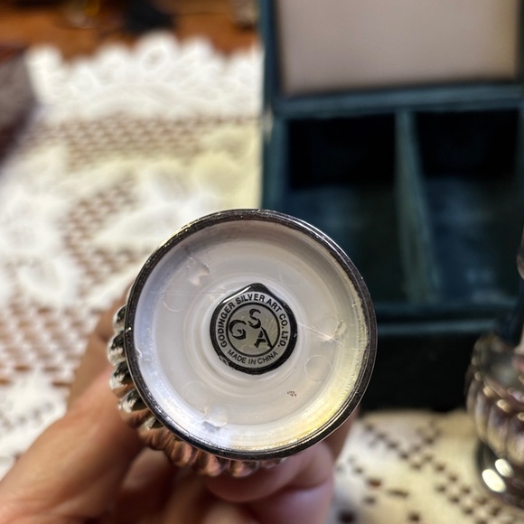 Godinger Silver plated Salt and Pepper Shakers - Picture 4 of 11